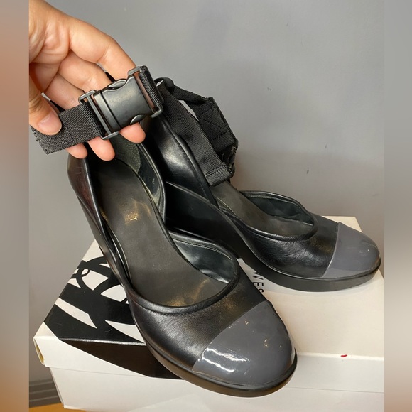 Nine West - 3.5” wedges - “Ricamo” - leather - size 5.5 - grey/black - Picture 6 of 9